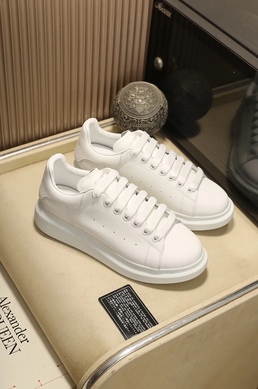 👟👟Ex-factory price 480👟👟 Men's size +10 High-quality upgraded version🔥Real shot of Alexander McQUEEN (McQueen)🎉The highest quality silk cowhide version on the market🎊, imported water-dyed sheepskin inside, counter 1:1 replica, star style T stage catwalk, a must-have for fashionistas , the original high-temperature and ultra-clear air compressor logo on the foot, absolutely counter-matched version, the arc of the back bag is truly genuine 0⃣️ difference, using an exclusive privately molded double-layer vacuum outsole, which is light on the foot and has excellent rebound! Running🏃✈️The first choice item for outdoor sports💅💅Trend and fashion coexist📣 Women’s style: 35-39, Men’s style: 39-44